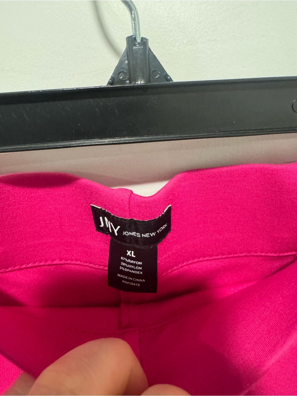 Jones New York women’s Hot Pink Capri Pants - Picture 3 of 3